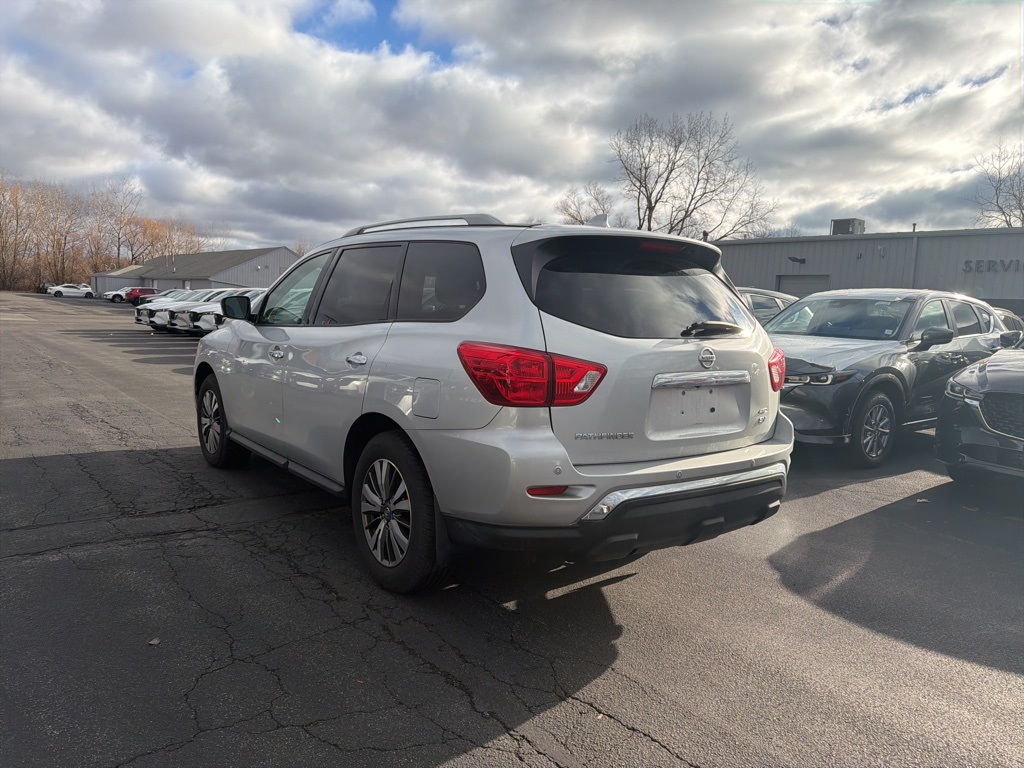 2019 Nissan Pathfinder SV photo 3