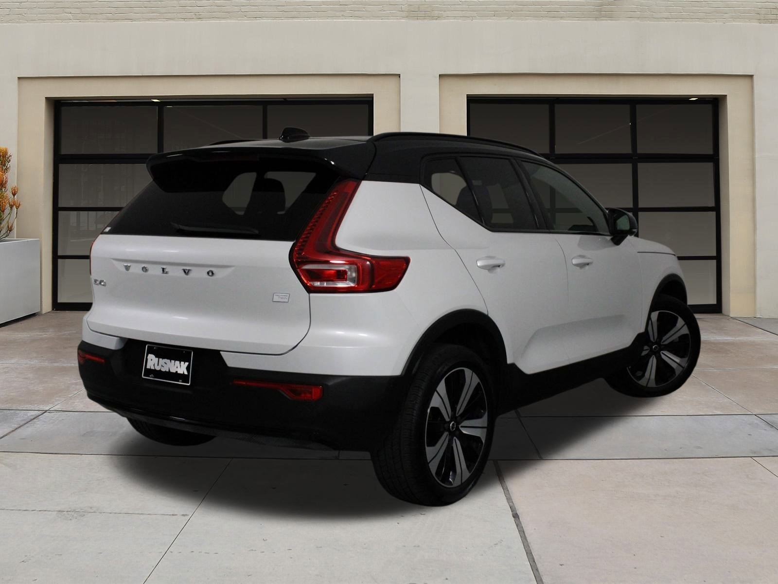 2023 Volvo XC40 Recharge Twin Plus photo 4