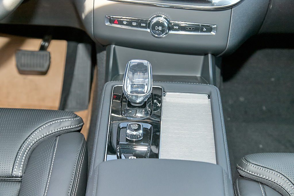 2026 VOLVO XC90 - Image 28