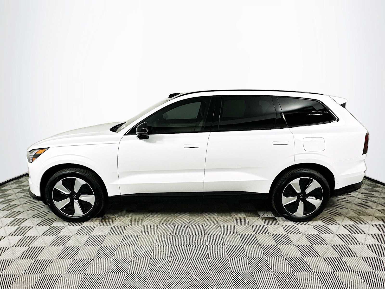 2025 Volvo EX90 Plus photo 4