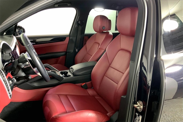 2022 Porsche Cayenne Platinum Edition photo 4