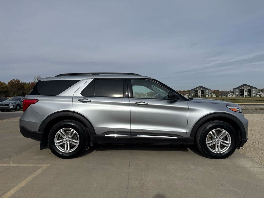 2020 Ford Explorer XLT photo 3