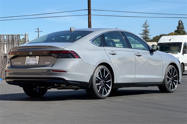 2025 Honda Accord Hybrid Touring photo 3