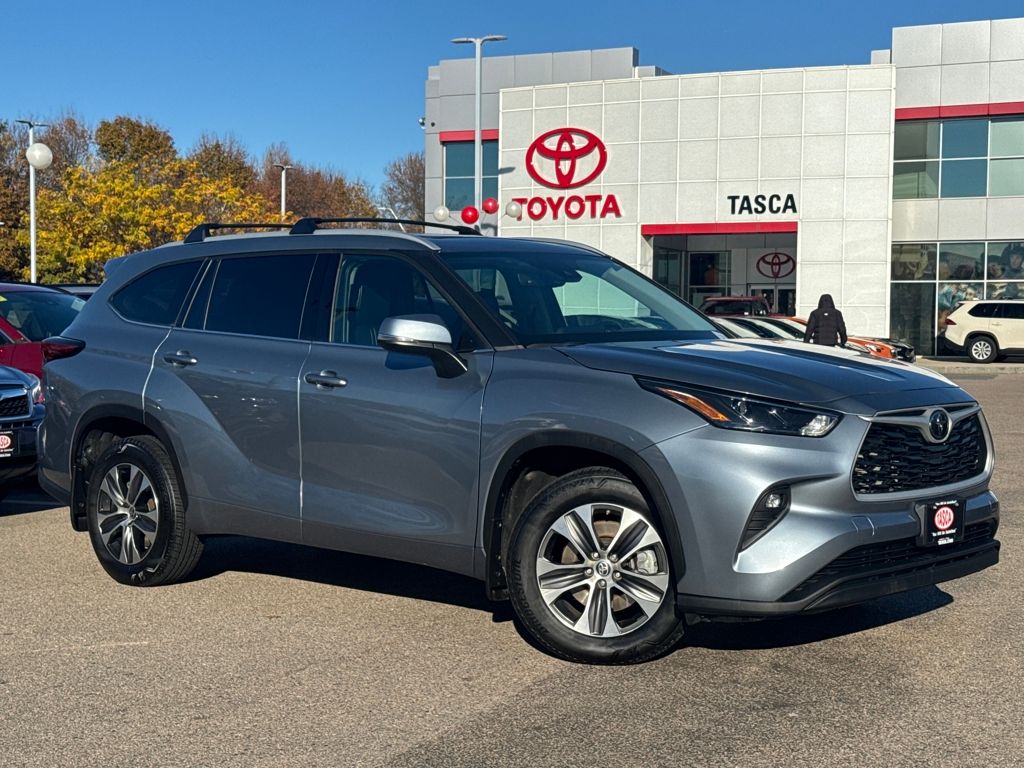 2022 Toyota Highlander XLE's photo