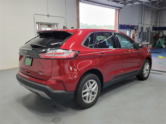 2022 Ford Edge SEL photo 5