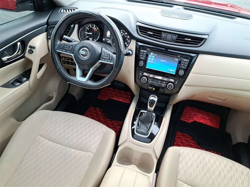 2017 Nissan Rogue SV photo 14