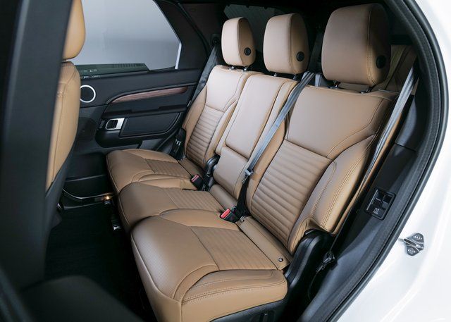 2025 Land Rover Discovery SE photo 5