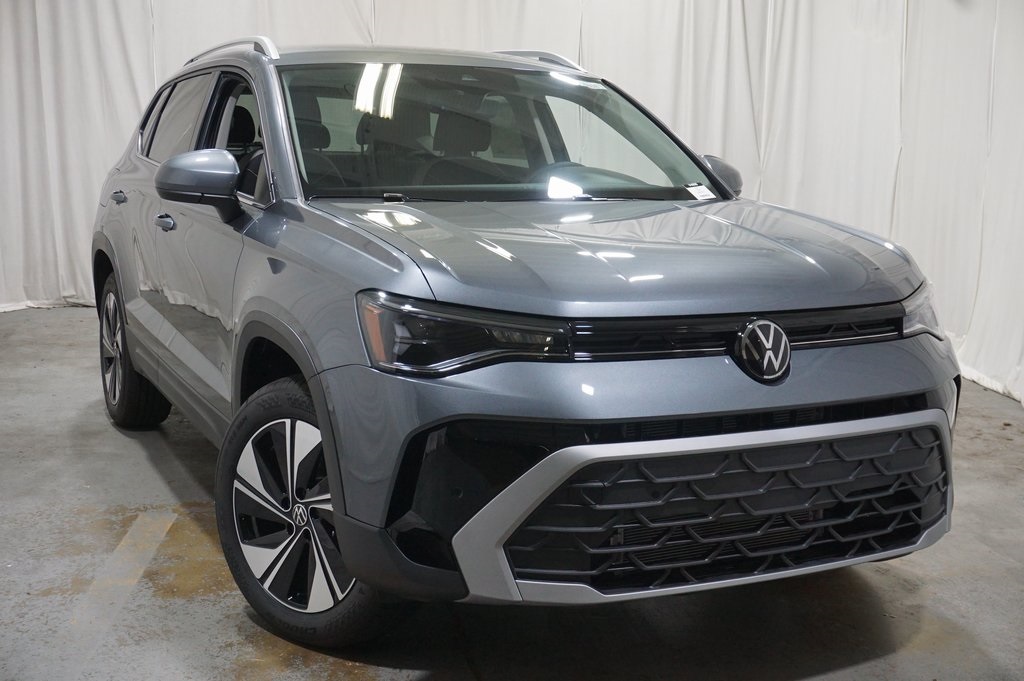 2025 Volkswagen Taos SE photo 4