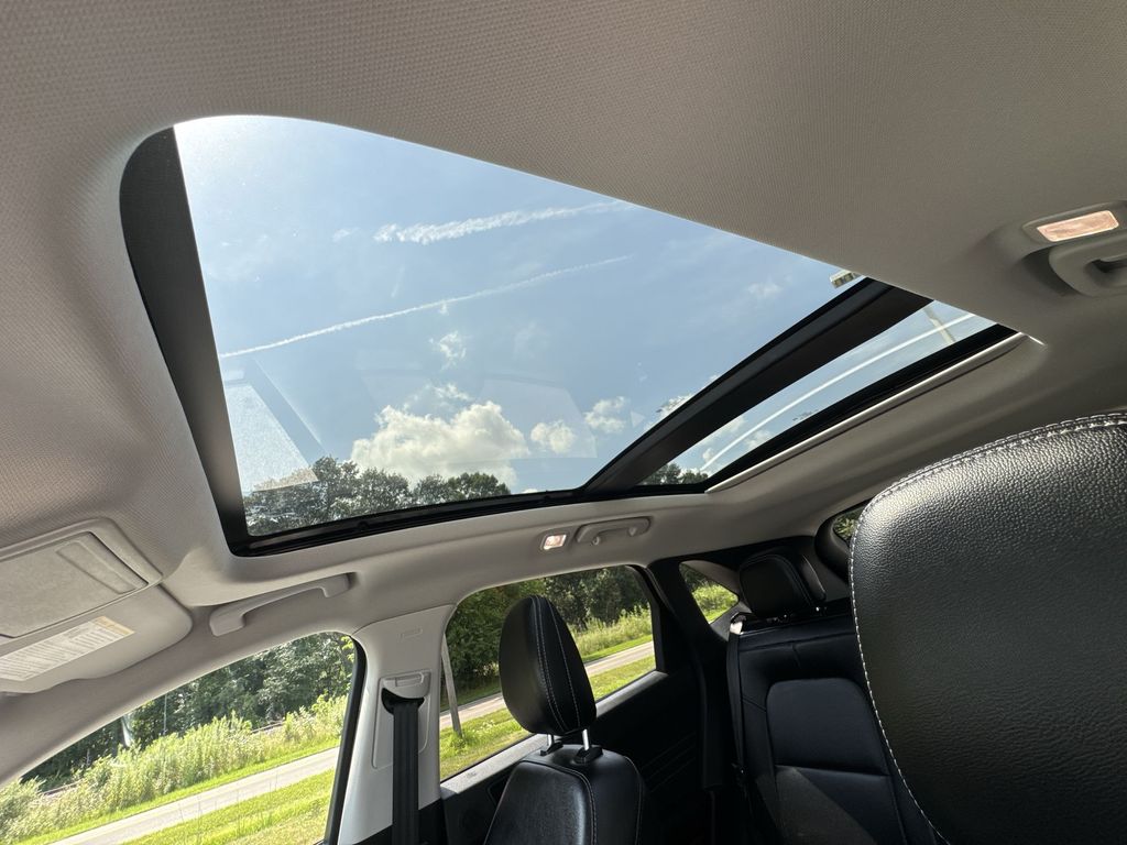 2022 Ford Escape SEL photo 13