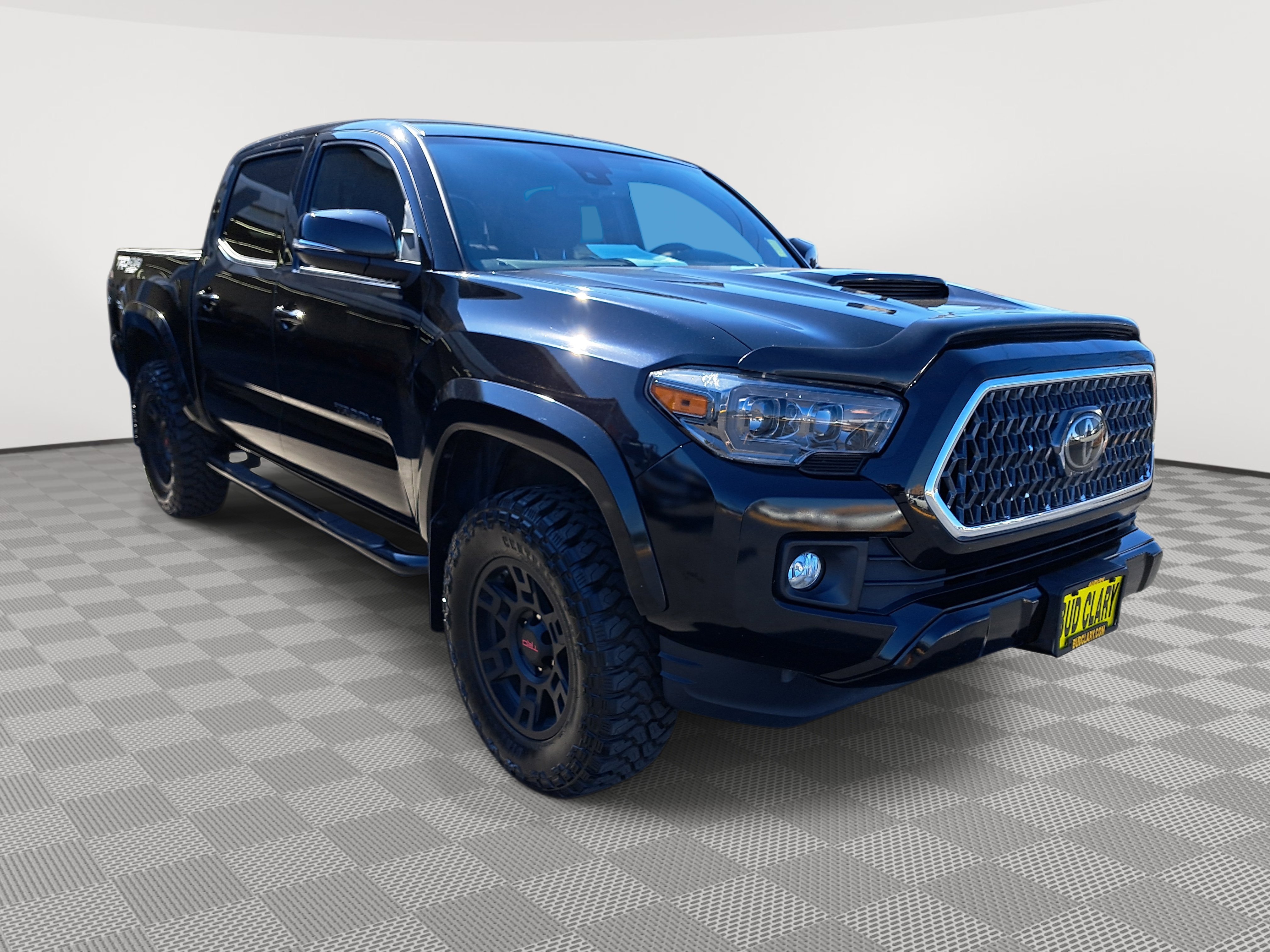 2019 Toyota Tacoma TRD Sport photo 3