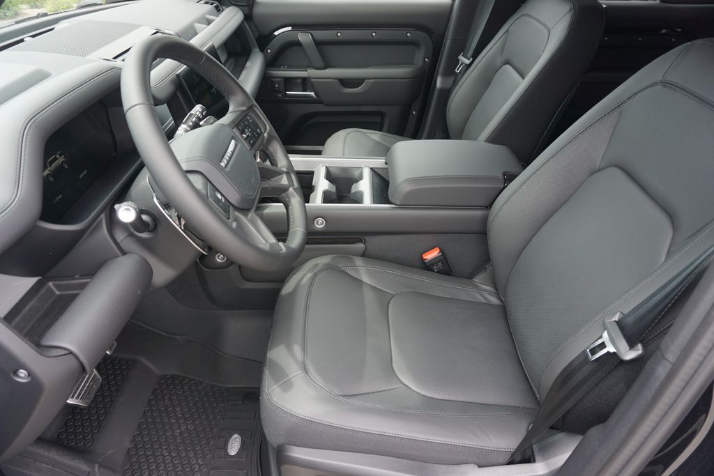 2025 Land Rover Defender 110 V8 photo 19