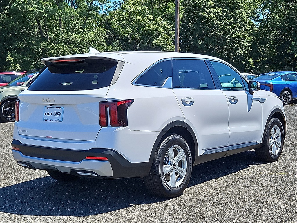 2025 Kia Sorento LX photo 5