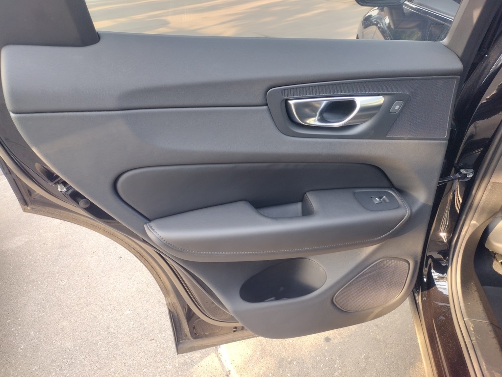 2025 VOLVO XC60 - Image 12