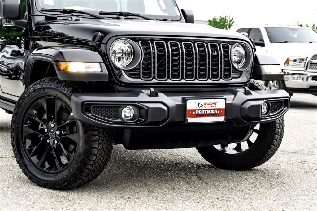 2025 Jeep Gladiator photo 3