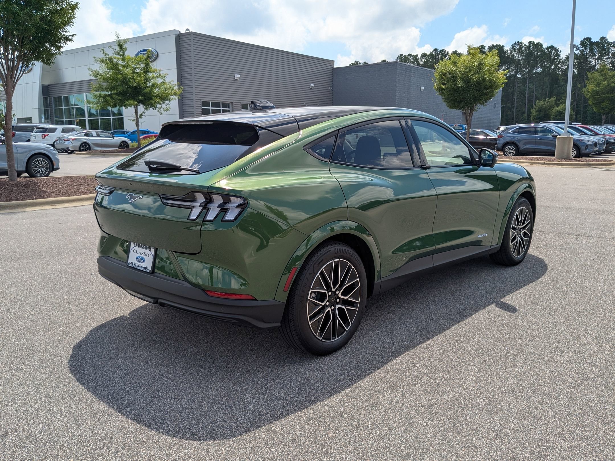 2025 Ford Mustang Mach-E Premium photo 7