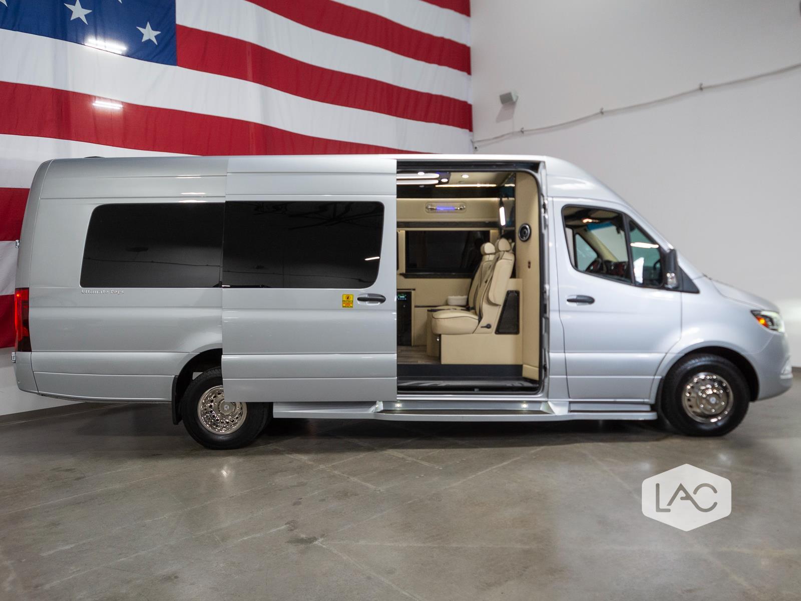 2022 Mercedes Benz Sprinter Cargo Van photo 12