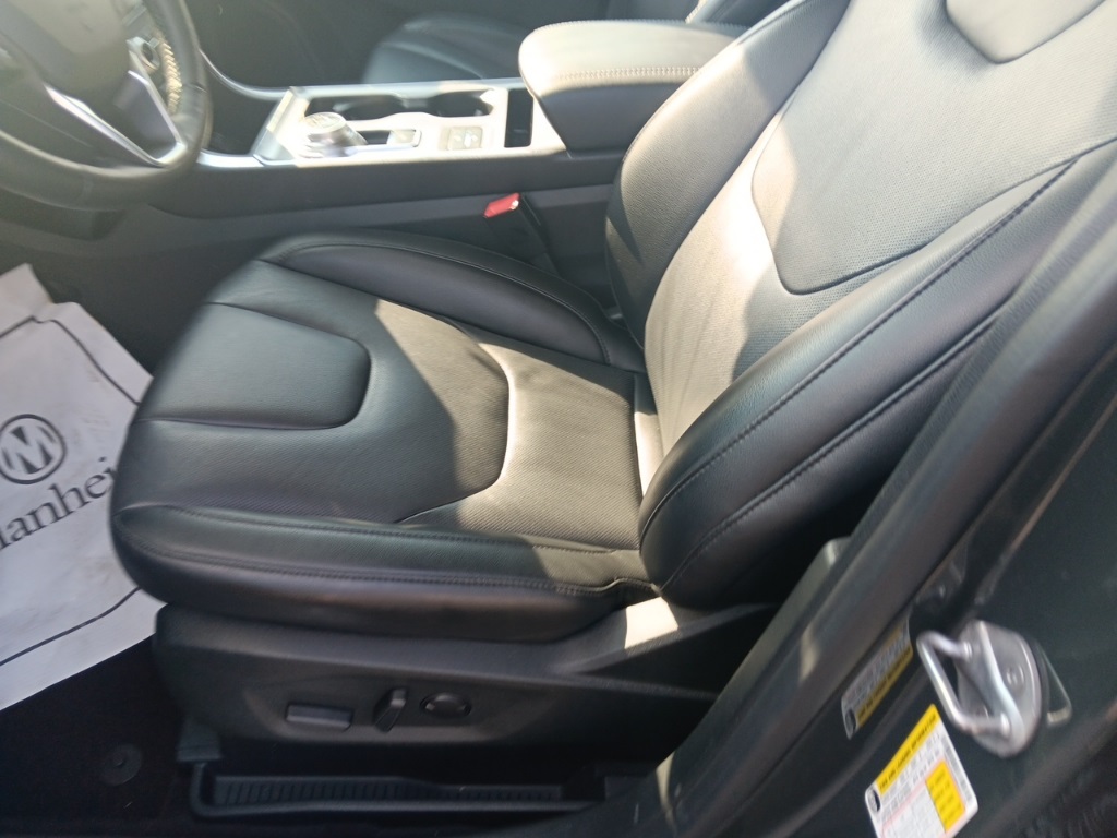 2022 Ford Edge Titanium photo 21