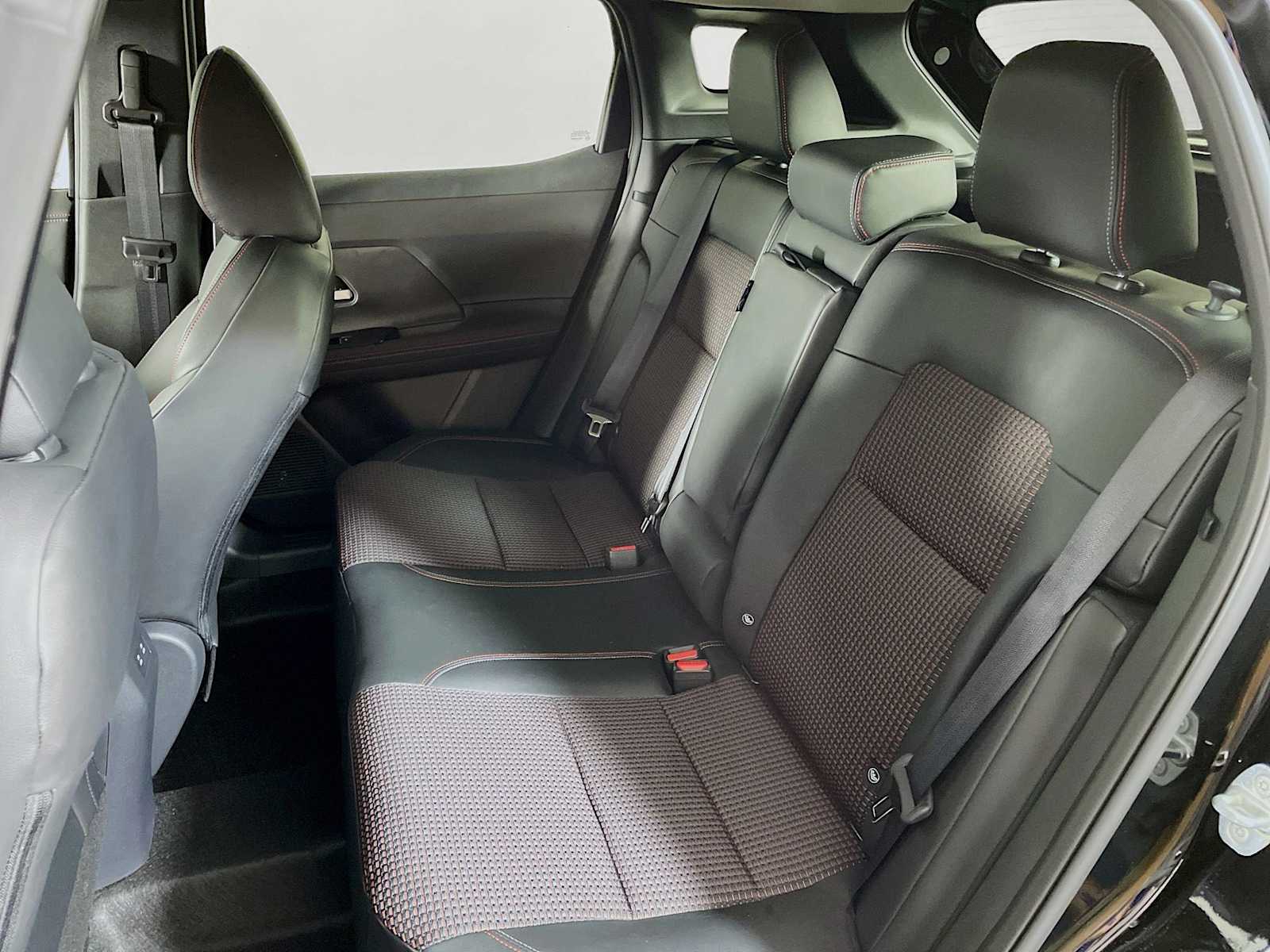 2025 Nissan Kicks SR photo 3