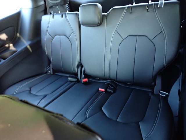 2026 Chrysler Pacifica photo 13