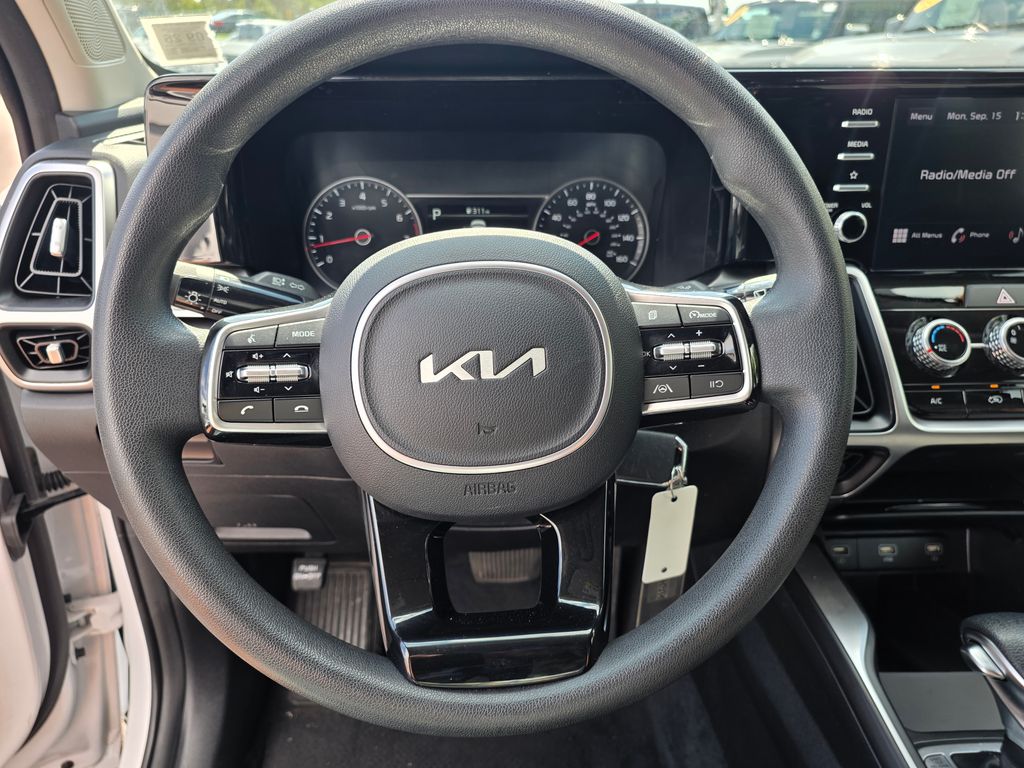 2022 Kia Sorento LX photo 13