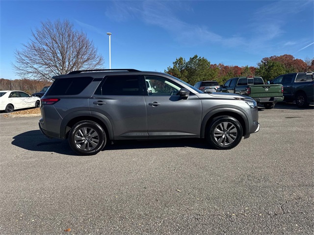 2024 Nissan Pathfinder SV photo 3
