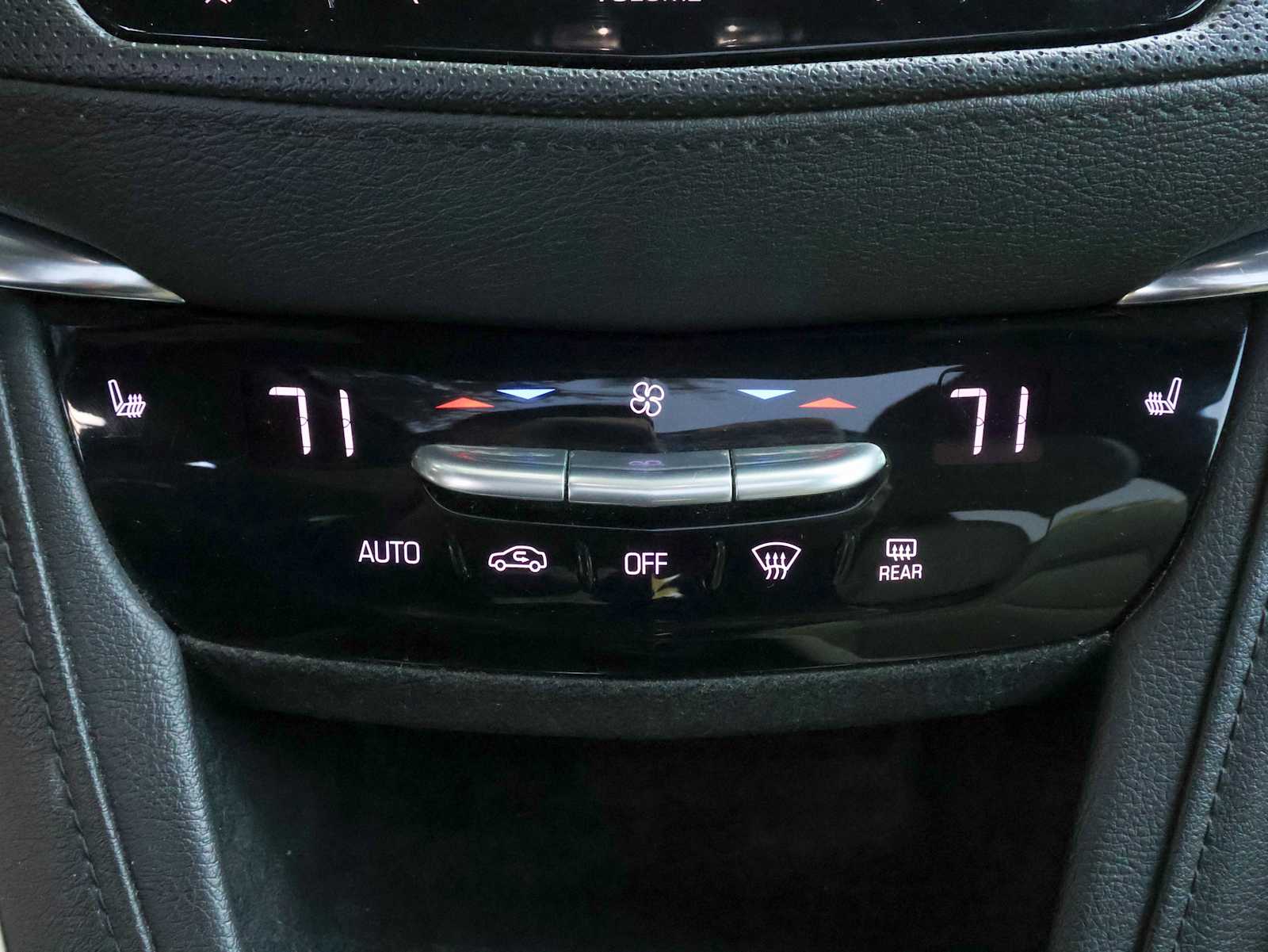 2018 Cadillac XT5 Luxury photo 12