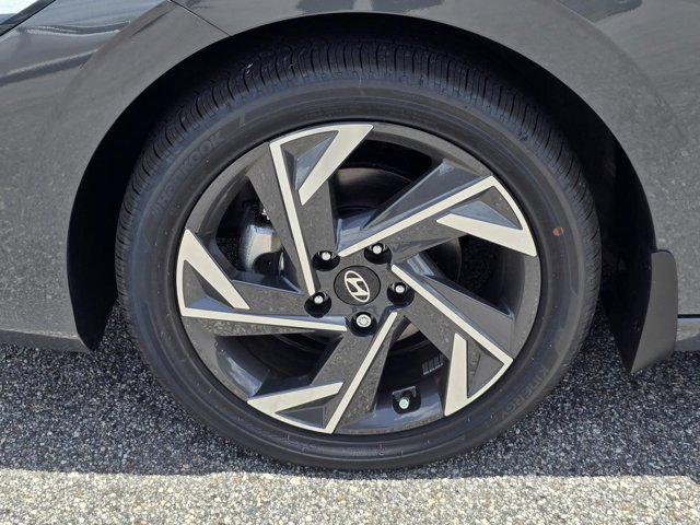 2025 Hyundai Elantra Limited photo 8