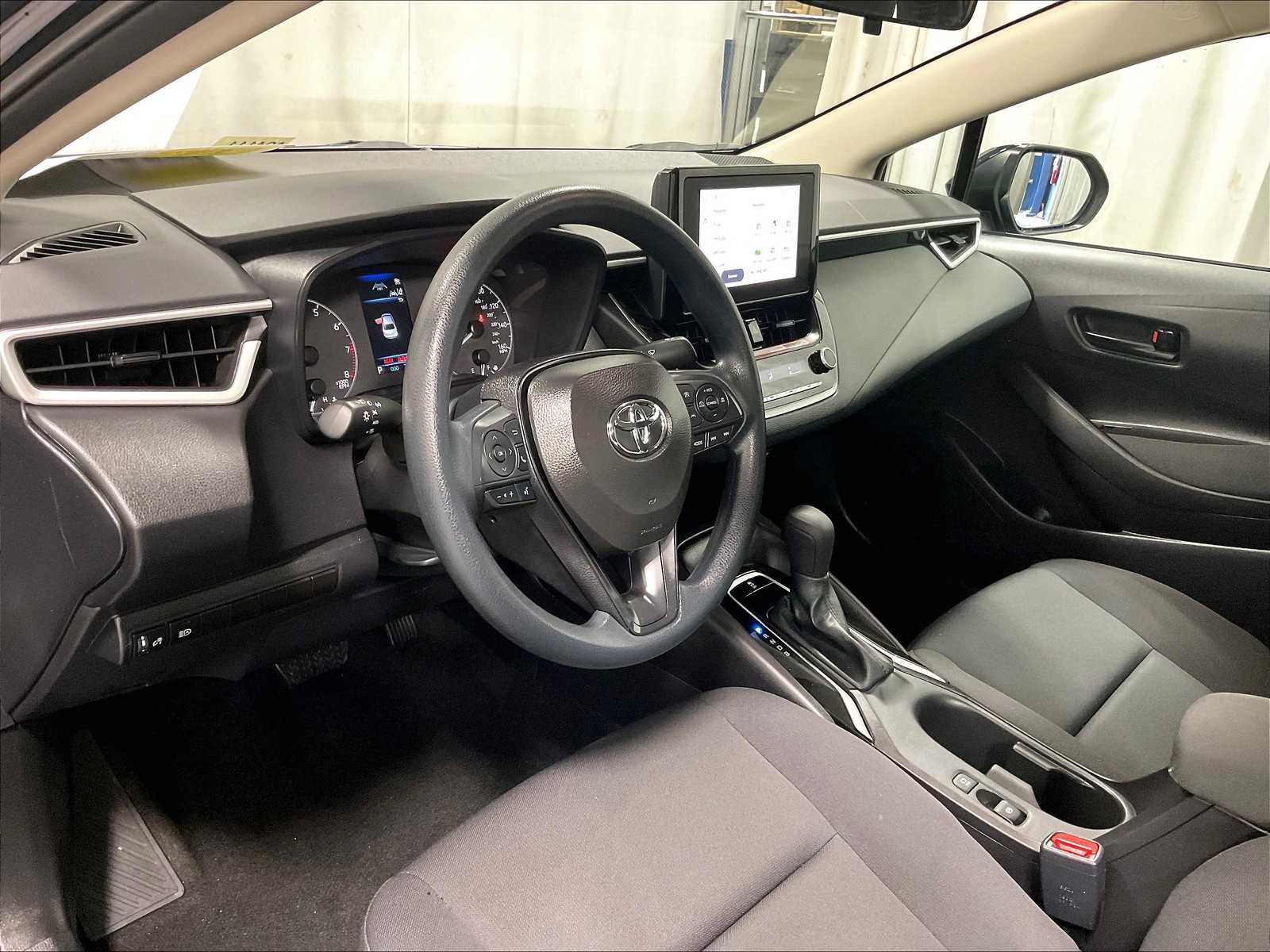 2025 Toyota Corolla LE photo 8
