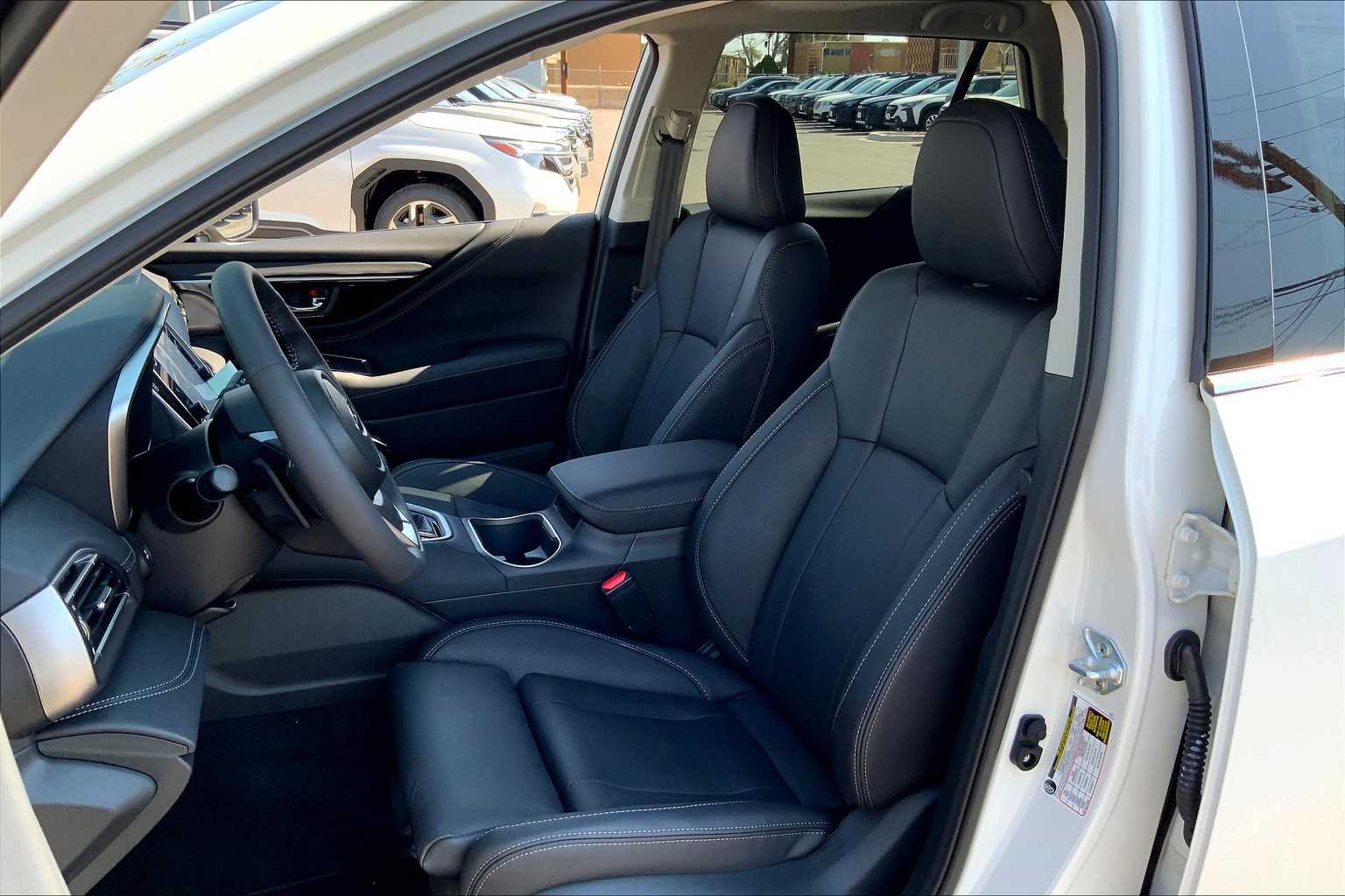 2025 Subaru Outback Touring photo 9