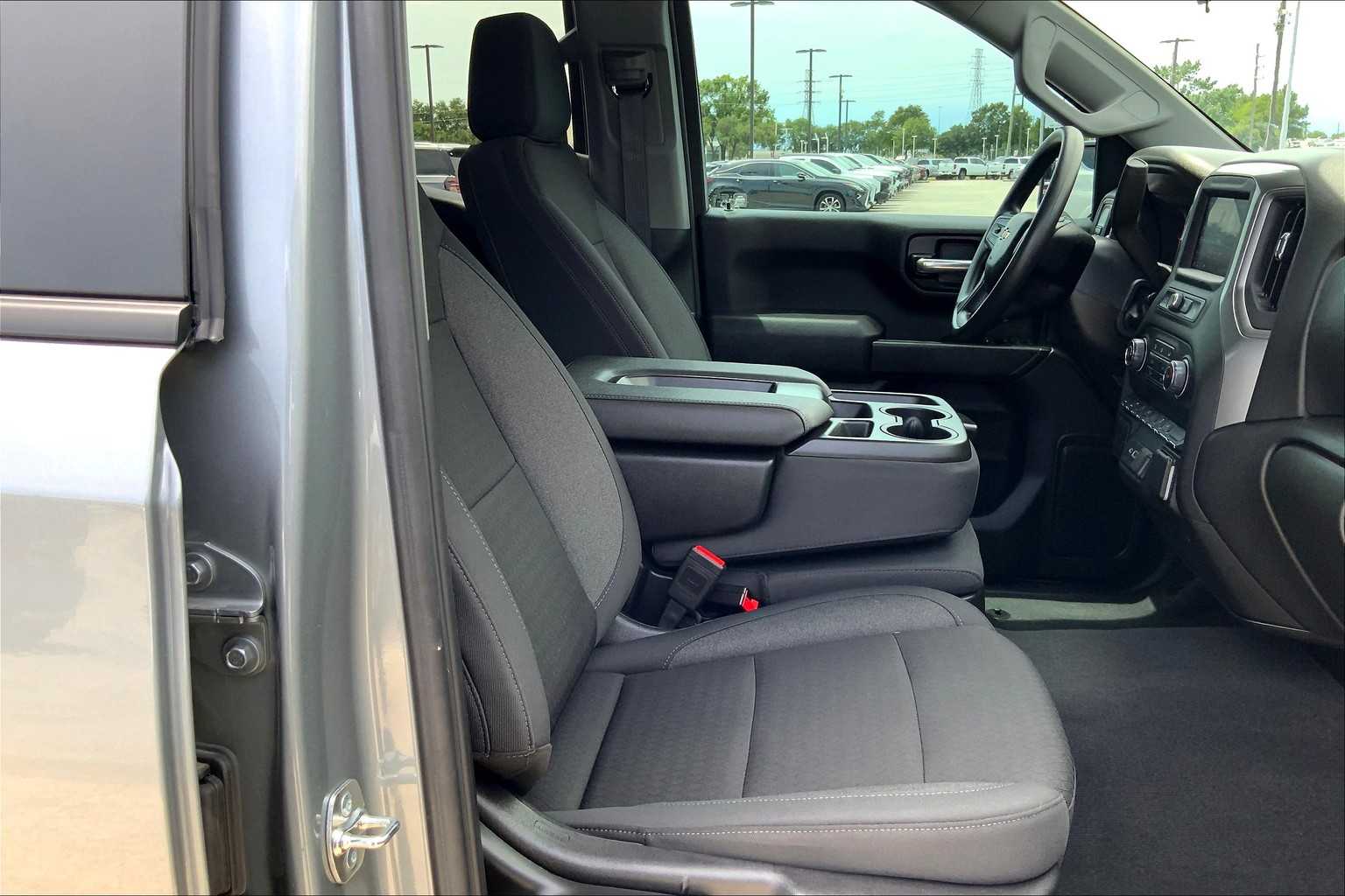 2025 Chevrolet Silverado 1500 Custom photo 16