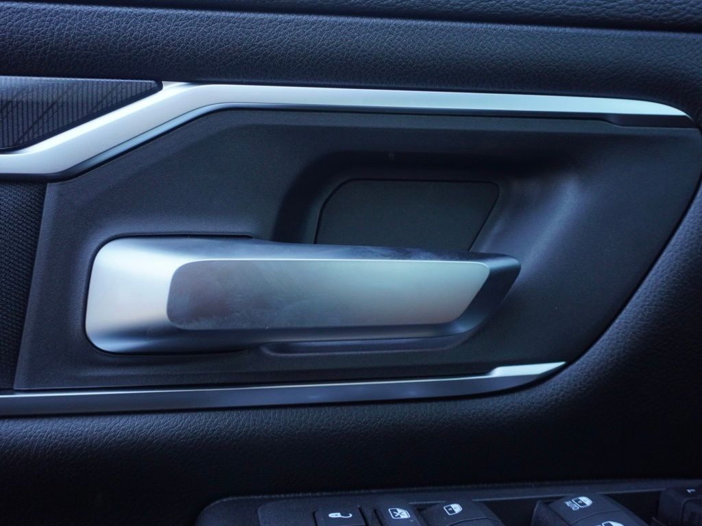 New 2026 Granite Crystal Metallic Clear-Coat Exterior Paint RAM Big Horn Sport Appearance Edition image 11