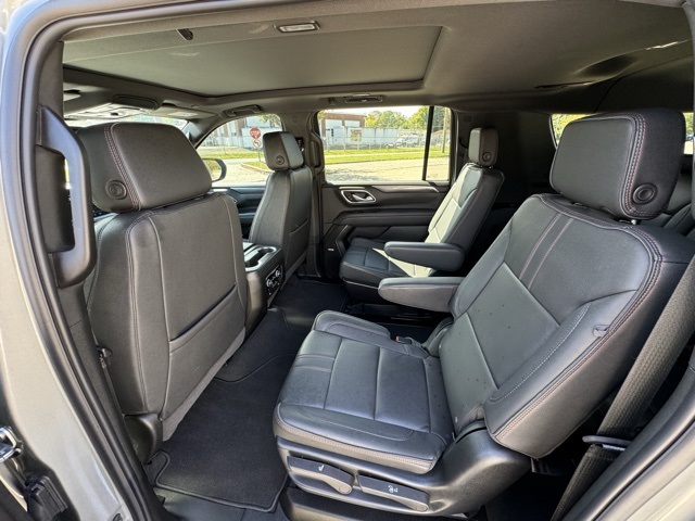 2024 Chevrolet Suburban RST photo 18