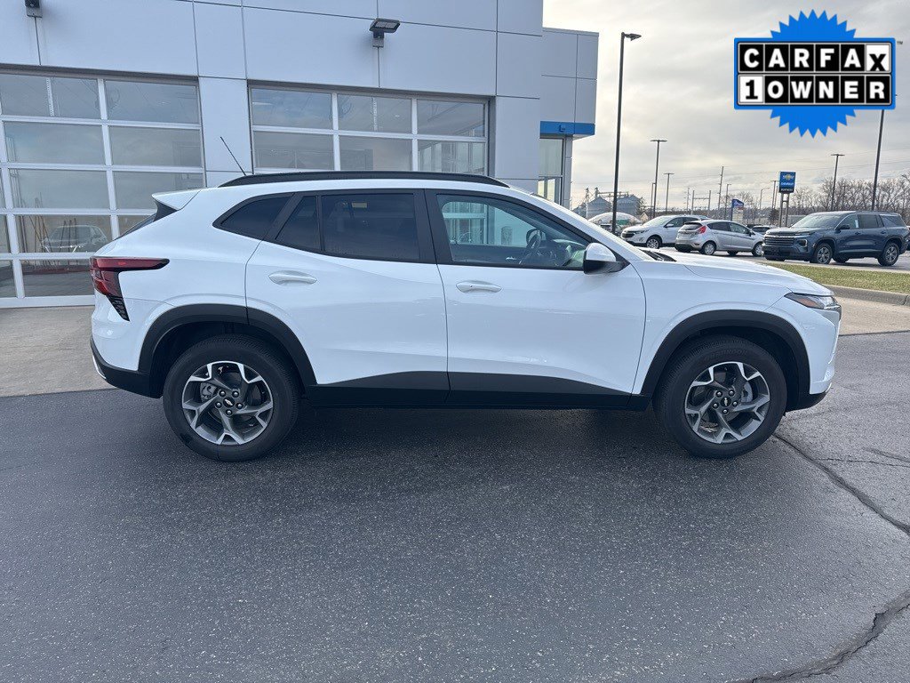 2024 Chevrolet Trax LT photo 8