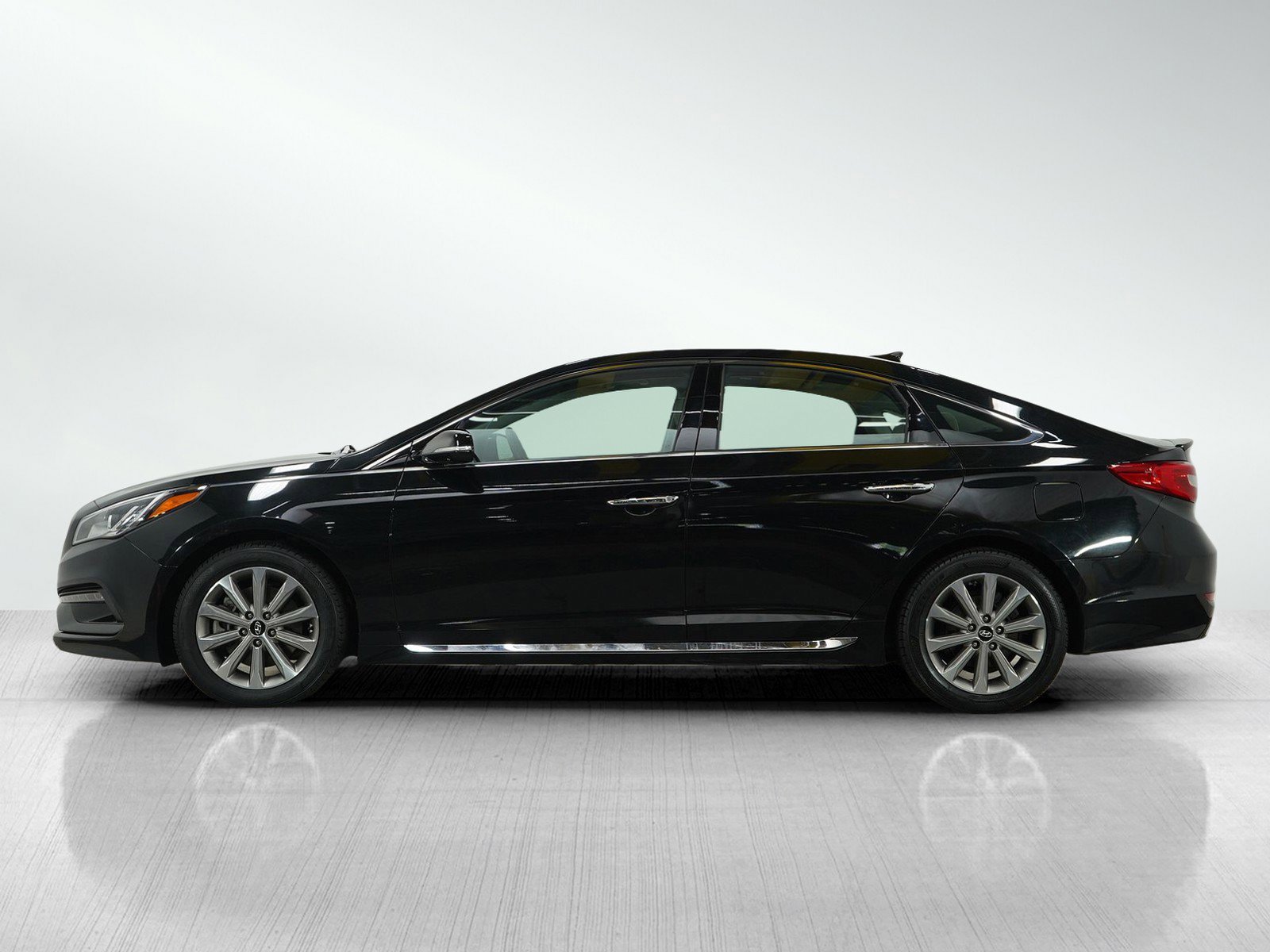 Used 2016 Hyundai Sonata Limited with VIN 5NPE34AF8GH430850 for sale in Minneapolis, Minnesota
