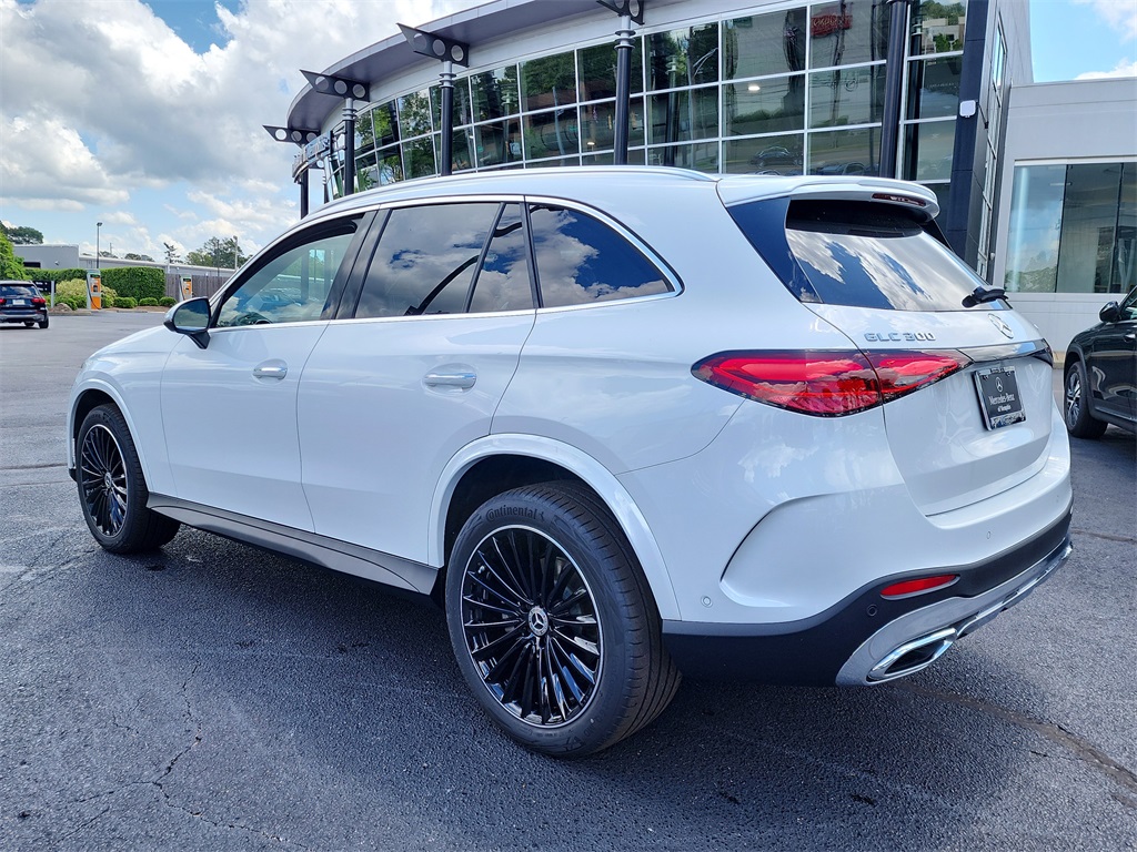 2025 Mercedes Benz GLC 300 4MATIC photo 3