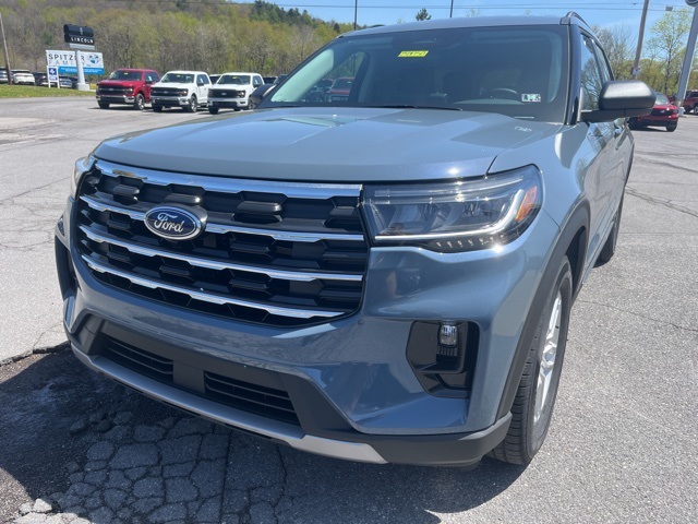 2025 Ford Explorer photo 3
