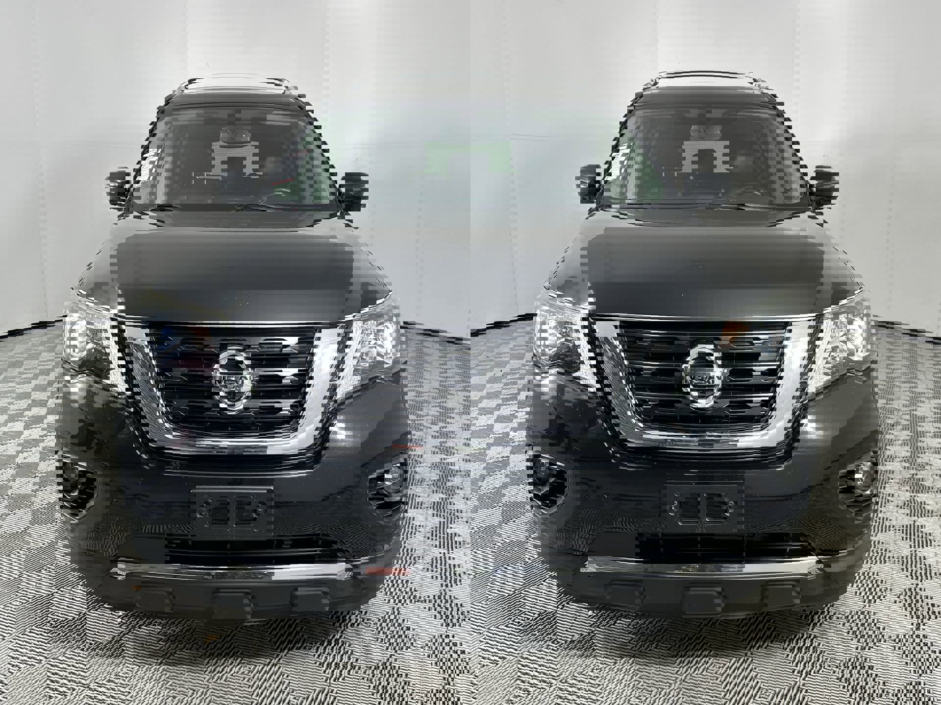 2020 Nissan Pathfinder Platinum photo 2
