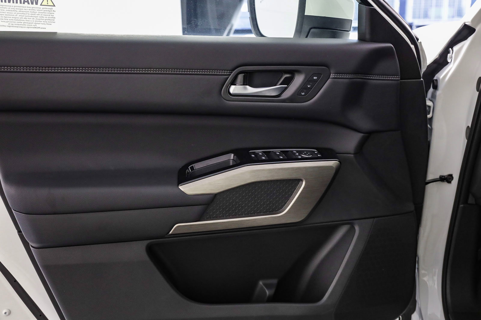 2025 Nissan Pathfinder Platinum photo 21