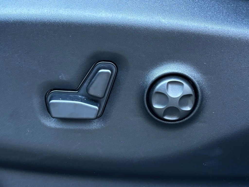 2026 Chrysler Pacifica photo 10