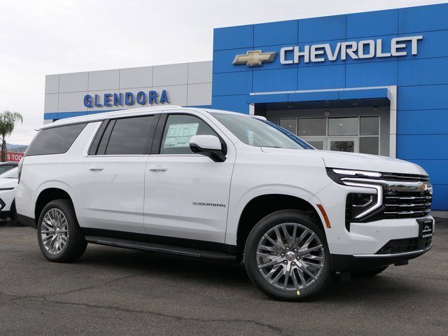 2026 Chevrolet Suburban LT's photo