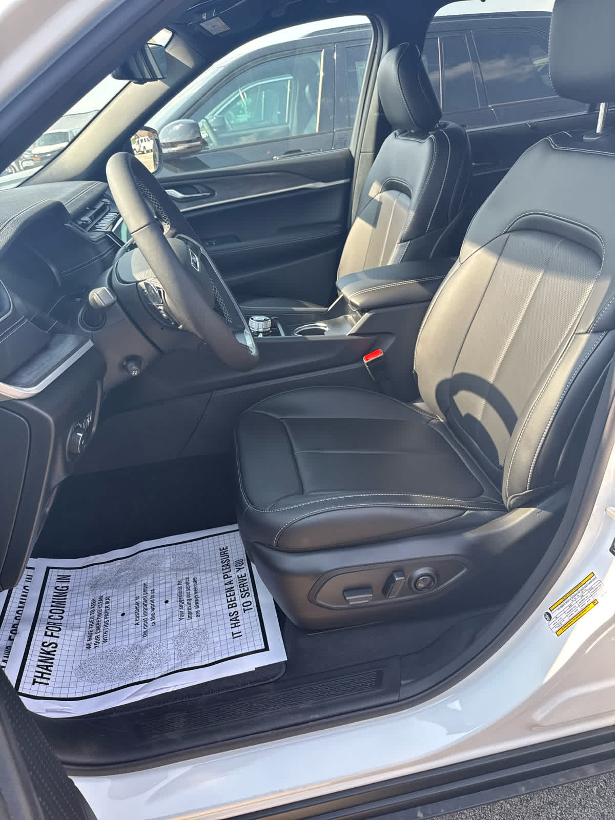 2025 Jeep Grand Cherokee Limited photo 11