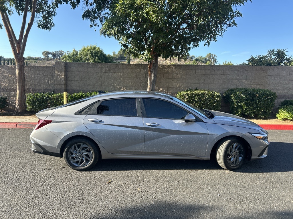 2024 Hyundai Elantra SEL photo 6