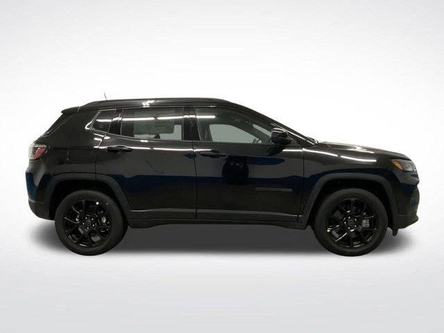 2026 Jeep Compass Latitude photo 2