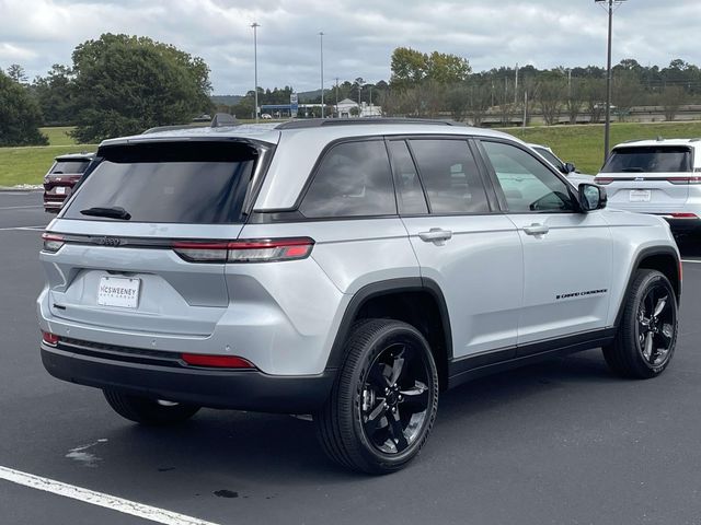 2025 Jeep Grand Cherokee Altitude photo 3