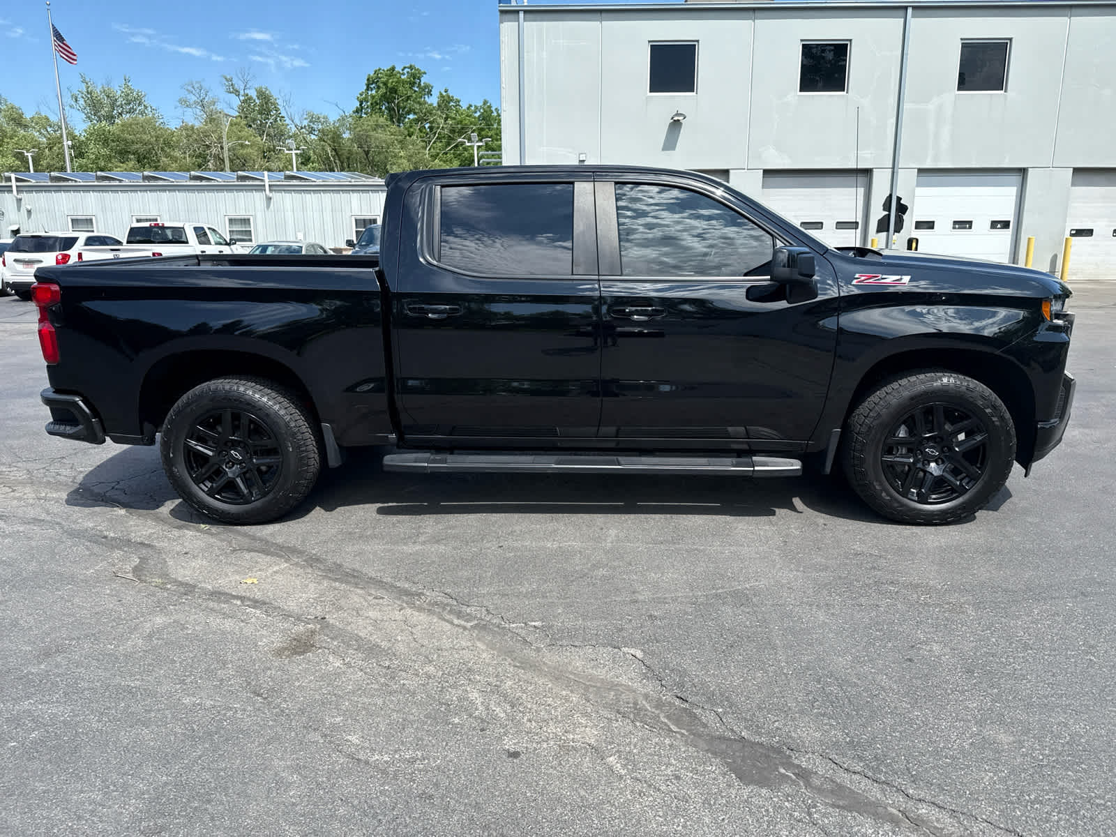 2022 Chevrolet Silverado 1500 RST photo 2
