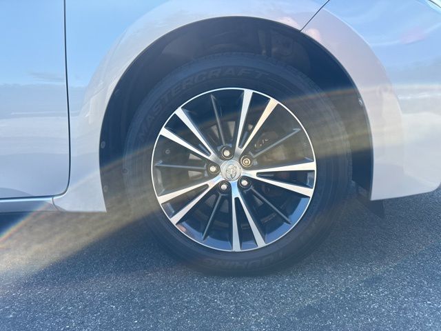 2016 Toyota Corolla L photo 28