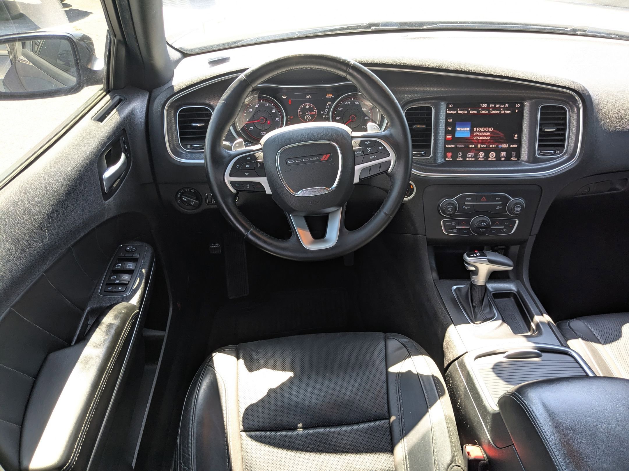 2016 Dodge Charger SXT photo 13