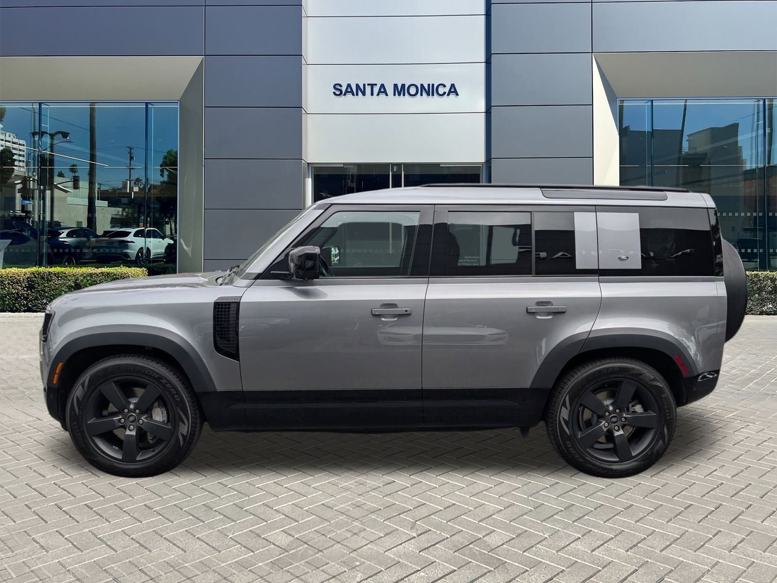 2022 Land Rover Defender X-Dynamic HSE photo 8