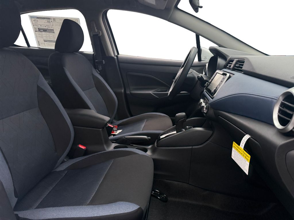 2025 Nissan Versa 1.6 SV photo 15