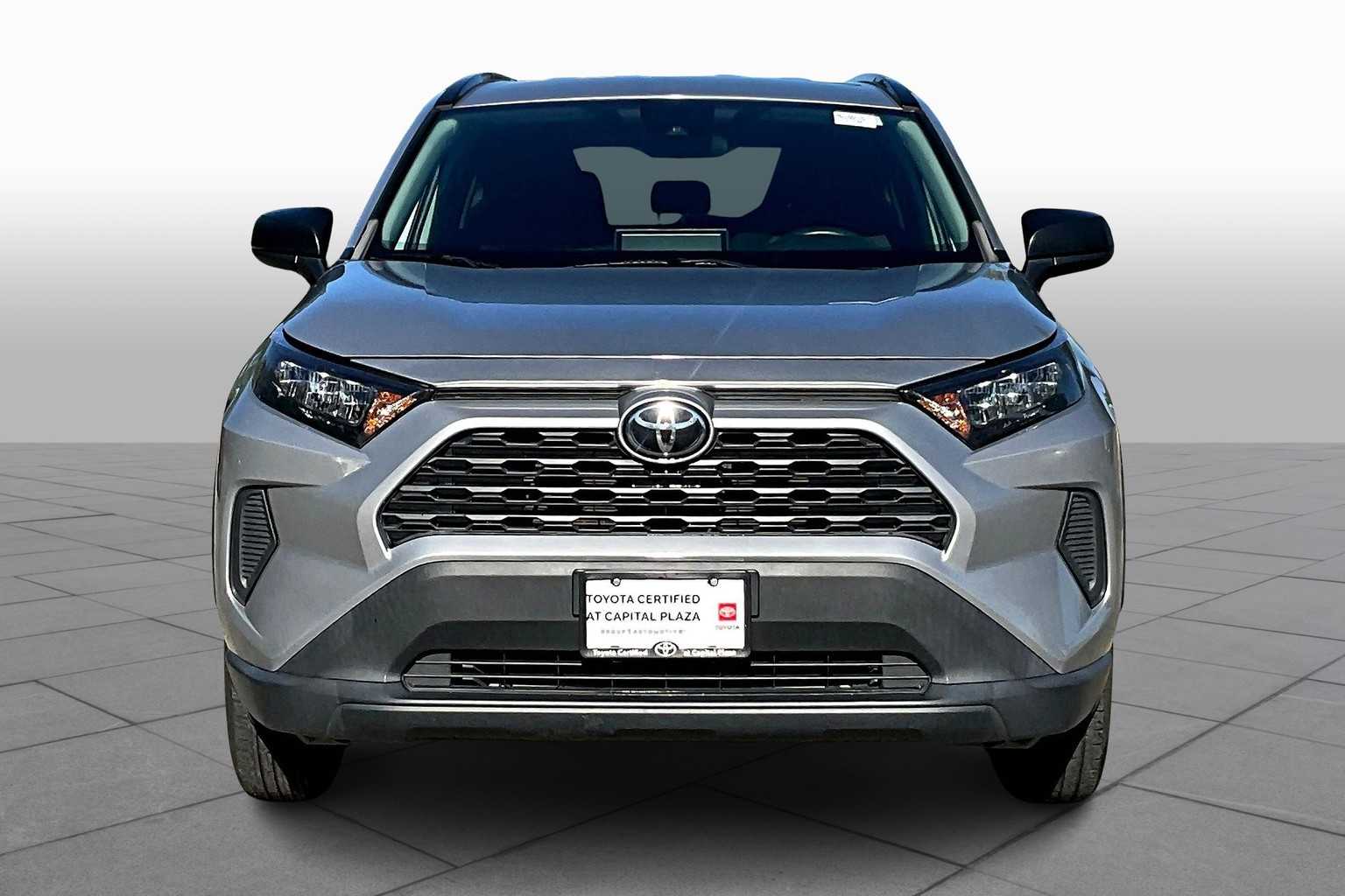 2021 Toyota RAV4 LE photo 3